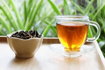 Bí quyết trẻ lâu, sống khỏe: Đây là lí do người Nhật chuộng trà xanh, người châu Âu thích vang đỏ